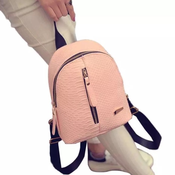 Last 1 Super cute pink mini backpack - Picture 4 of 8